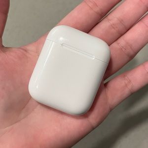 AirPods charging case